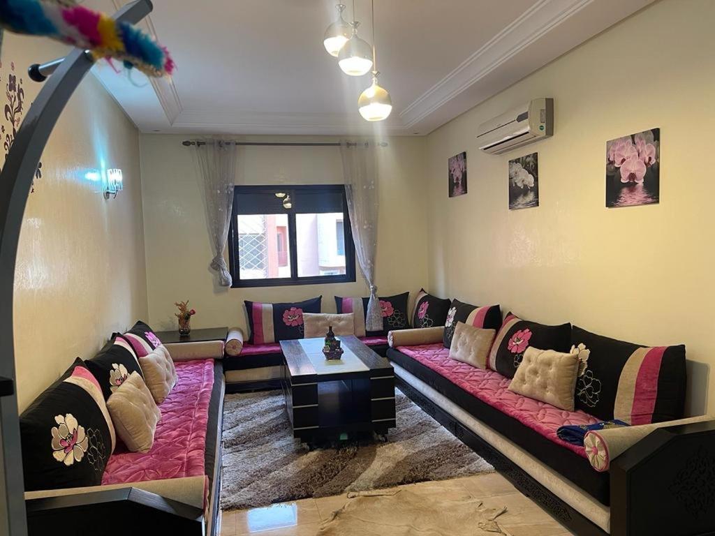 Magnifique Appartement Spacieux Confort Propre Familial 2 Chambres Salon Et Salle A Manger A 20Mn A Pied De Place Jemaa El Fina 4 Piscines Dans Espace De Golf A 12 Mn En Voitures L Entree Est Gratuit Pour La Clientele Ouvert Entre 10H Et 20H Marrakesz Zewnętrze zdjęcie