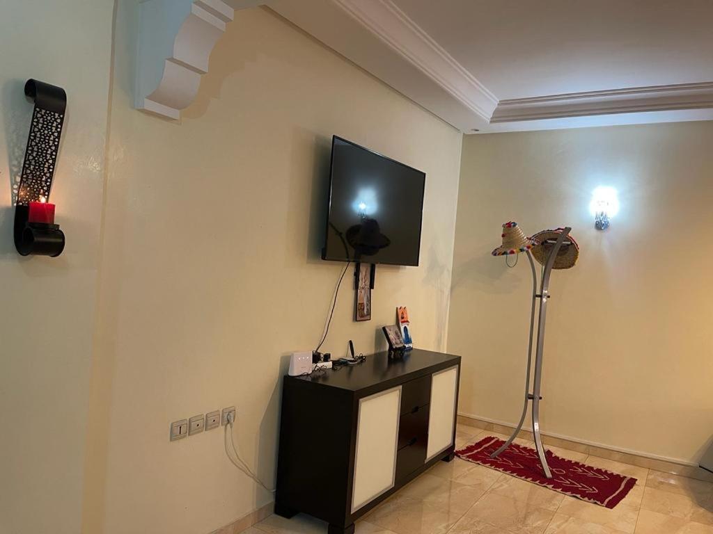 Magnifique Appartement Spacieux Confort Propre Familial 2 Chambres Salon Et Salle A Manger A 20Mn A Pied De Place Jemaa El Fina 4 Piscines Dans Espace De Golf A 12 Mn En Voitures L Entree Est Gratuit Pour La Clientele Ouvert Entre 10H Et 20H Marrakesz Zewnętrze zdjęcie