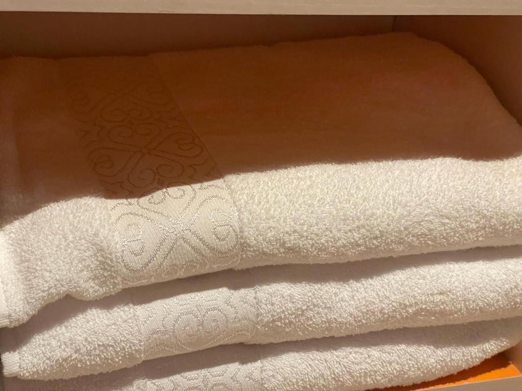 Magnifique Appartement Spacieux Confort Propre Familial 2 Chambres Salon Et Salle A Manger A 20Mn A Pied De Place Jemaa El Fina 4 Piscines Dans Espace De Golf A 12 Mn En Voitures L Entree Est Gratuit Pour La Clientele Ouvert Entre 10H Et 20H Marrakesz Zewnętrze zdjęcie