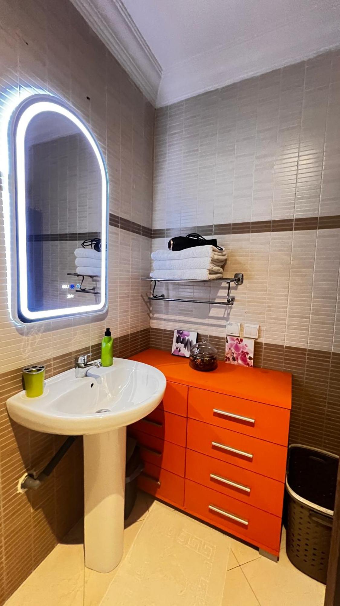Magnifique Appartement Spacieux Confort Propre Familial 2 Chambres Salon Et Salle A Manger A 20Mn A Pied De Place Jemaa El Fina 4 Piscines Dans Espace De Golf A 12 Mn En Voitures L Entree Est Gratuit Pour La Clientele Ouvert Entre 10H Et 20H Marrakesz Zewnętrze zdjęcie
