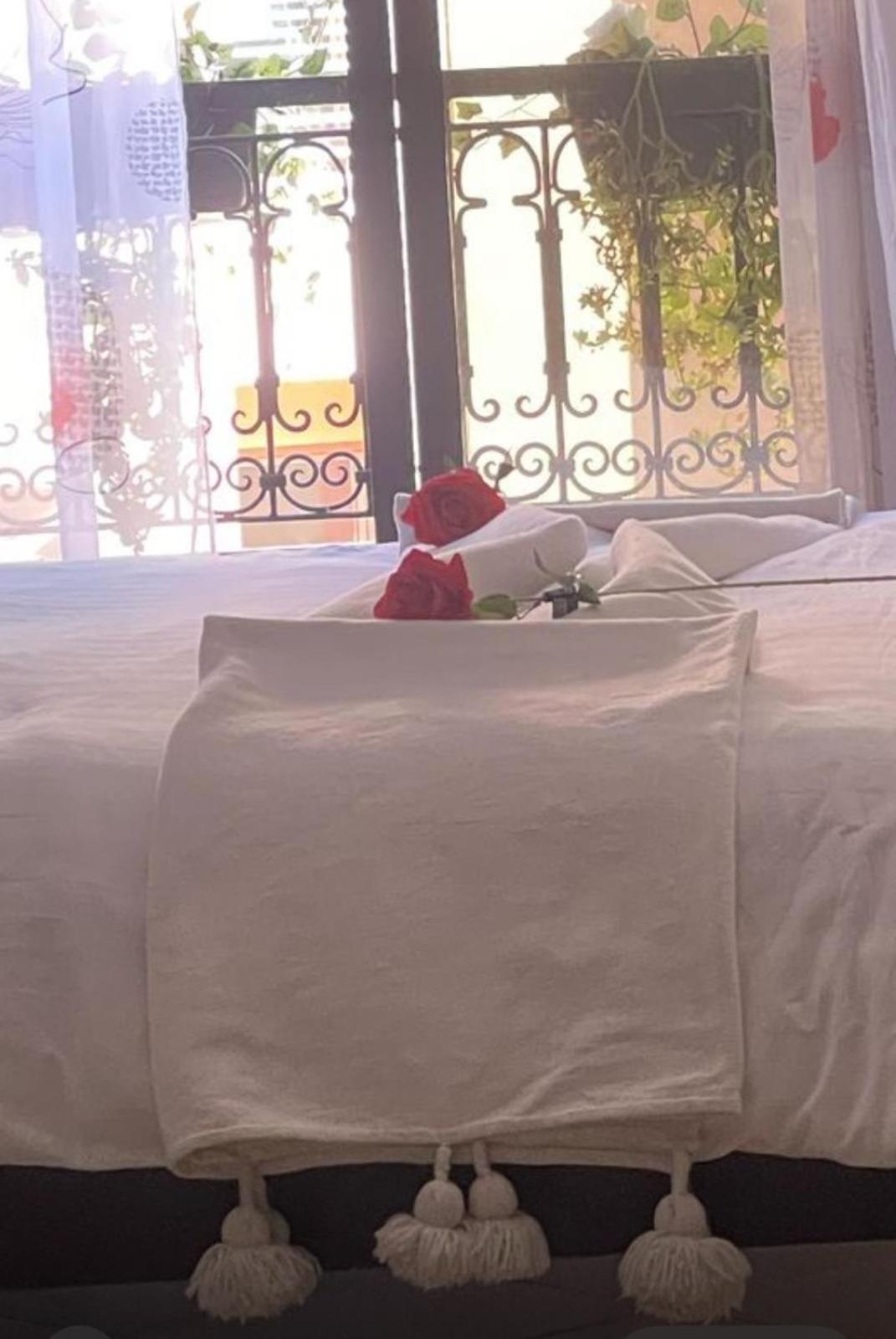 Magnifique Appartement Spacieux Confort Propre Familial 2 Chambres Salon Et Salle A Manger A 20Mn A Pied De Place Jemaa El Fina 4 Piscines Dans Espace De Golf A 12 Mn En Voitures L Entree Est Gratuit Pour La Clientele Ouvert Entre 10H Et 20H Marrakesz Zewnętrze zdjęcie