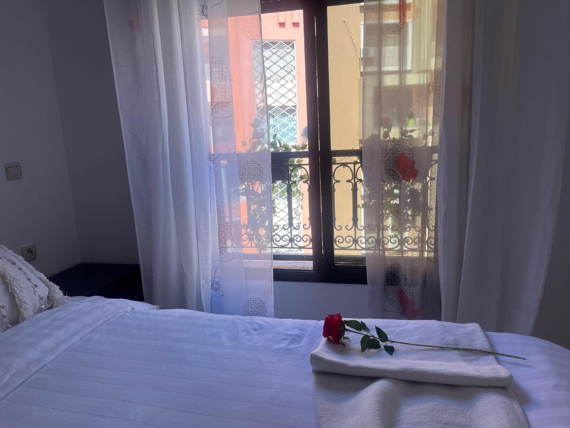 Magnifique Appartement Spacieux Confort Propre Familial 2 Chambres Salon Et Salle A Manger A 20Mn A Pied De Place Jemaa El Fina 4 Piscines Dans Espace De Golf A 12 Mn En Voitures L Entree Est Gratuit Pour La Clientele Ouvert Entre 10H Et 20H Marrakesz Zewnętrze zdjęcie